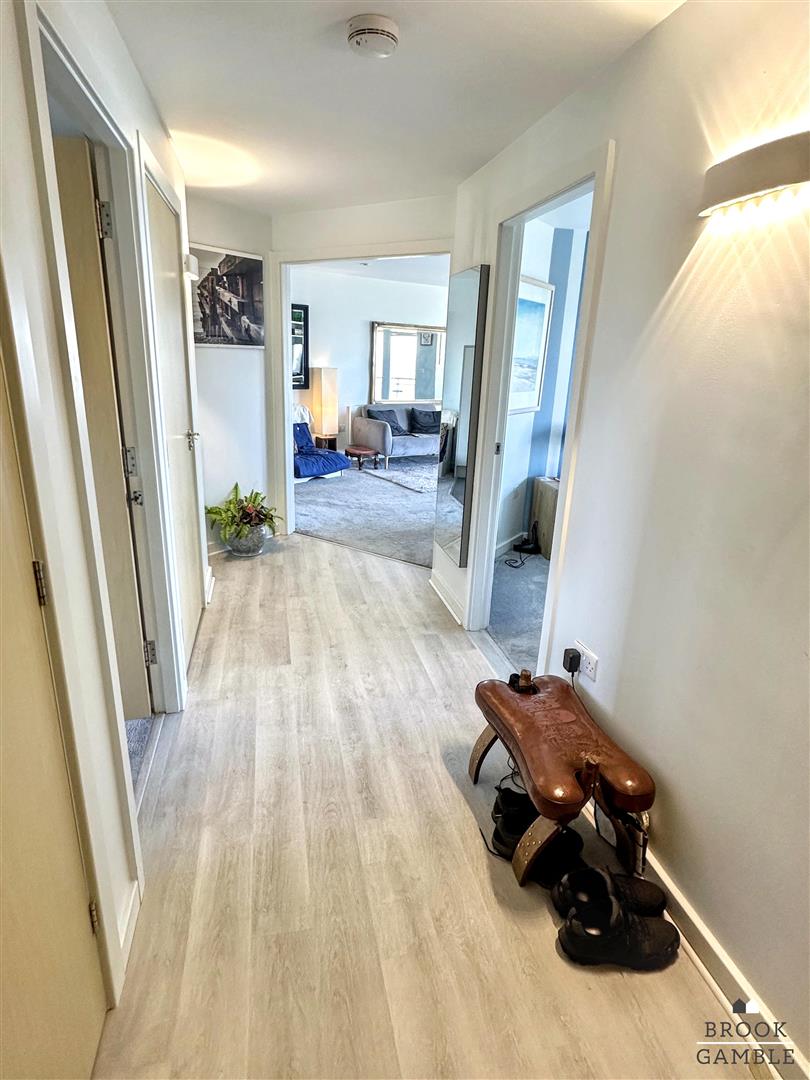 2 Bedroom Apartment - Purpose Built. 12 San Diego Way in Eastbourne,  4